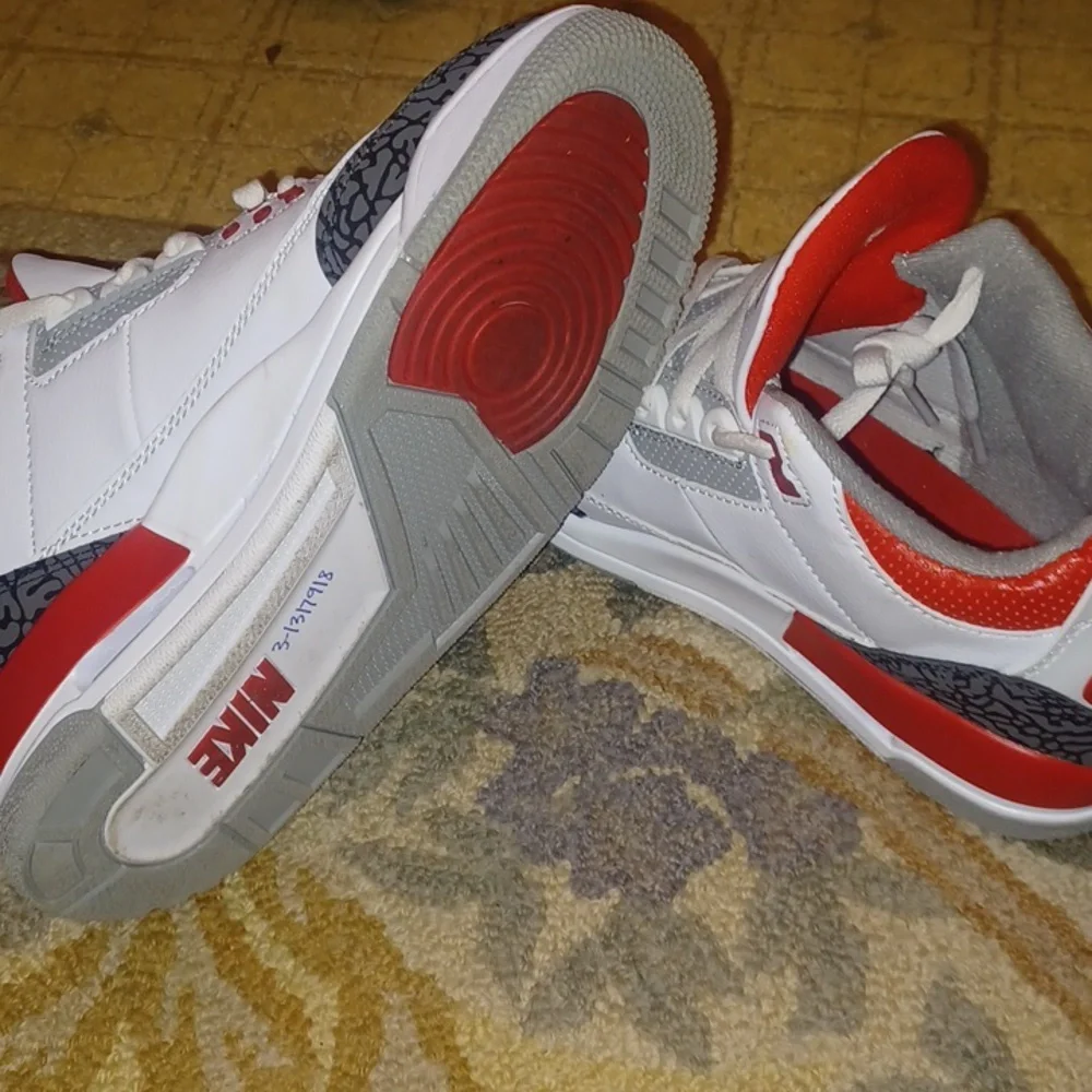 Jordan 3s - Picture 8 of 8